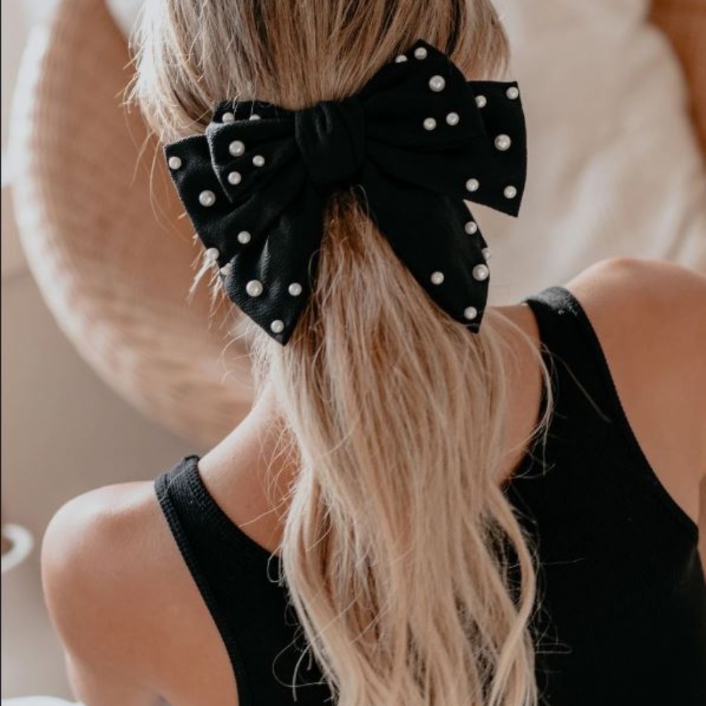 Vici Steadfast Bow with Pearls